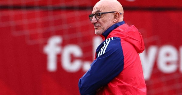 Испанский заводчик управляет ножом и Португалией Роналду