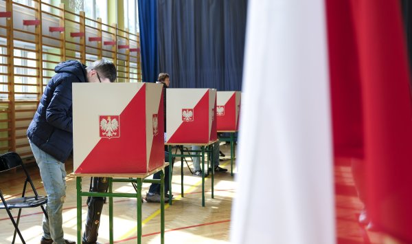 Два видения на будущее выступают против выборов в Польше