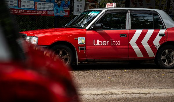 Uber предупреждает водителей и пассажиров в Гонконге за возможные новые ограничения
