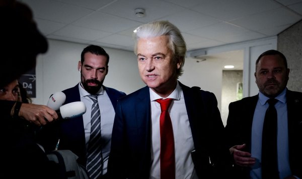 Правительство Нидерландов упало после того, как далека покинула коалицию