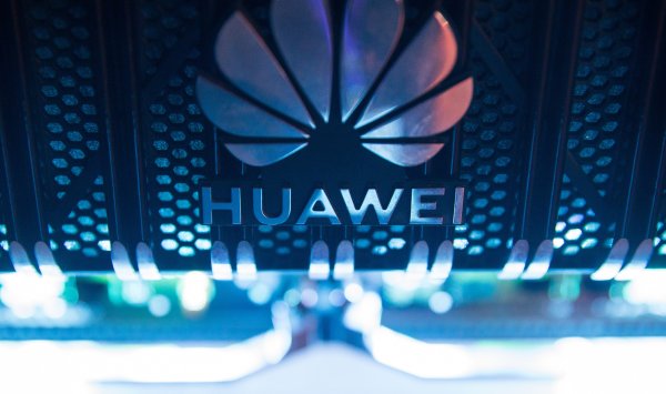 Тайвань включил Huawei и SMIC в черный список