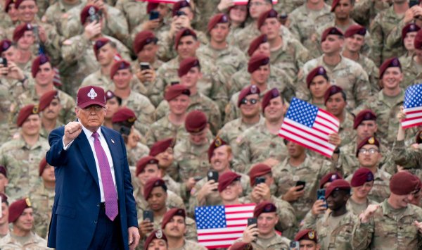 Трамп объявил о сделке с Китаем с редактором поставки.