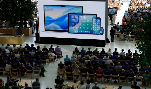 Apple приветствовала участников WWDC как неверующих ИИ