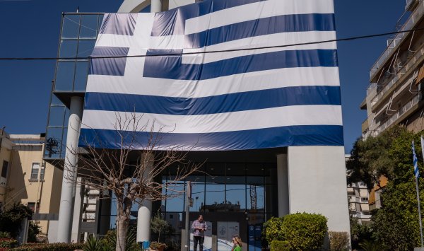 На перевернутом рынке облигаций крупными победителями являются Италия и Греция