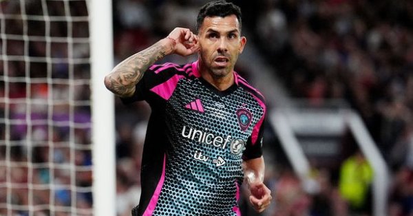 Tevez Angry Fans of Man United в благотворительном матче