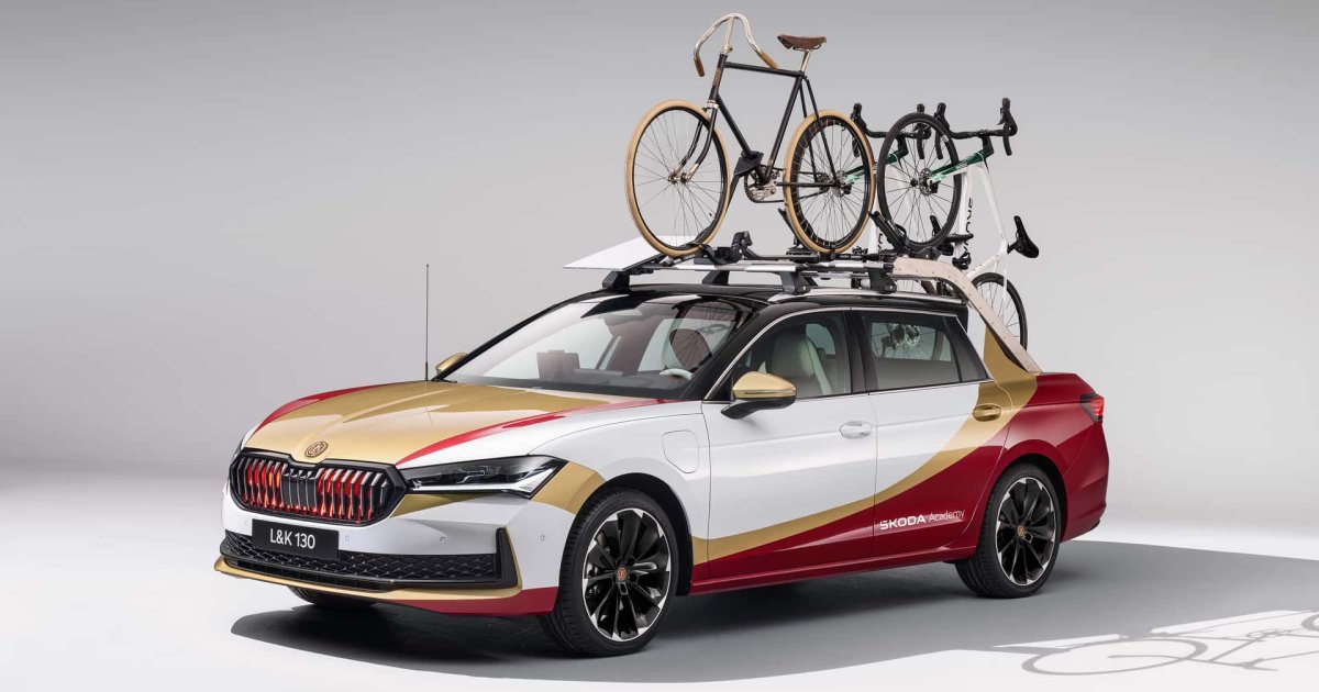 Skoda Superb Combi становится пикапом со странной дверью