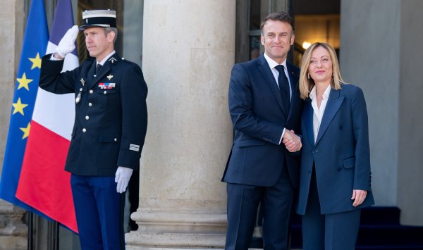 Макрон и Мелони стремятся к примирению, в то время как Европа ищет один фронт