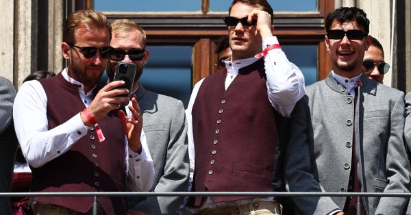 Нойер махнул пальцем перед действием с Бока