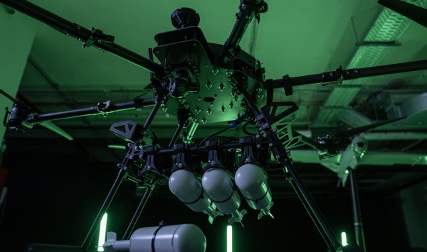 Украинские беспилотники глубоко попали в Россию, поразив более 40 самолетов