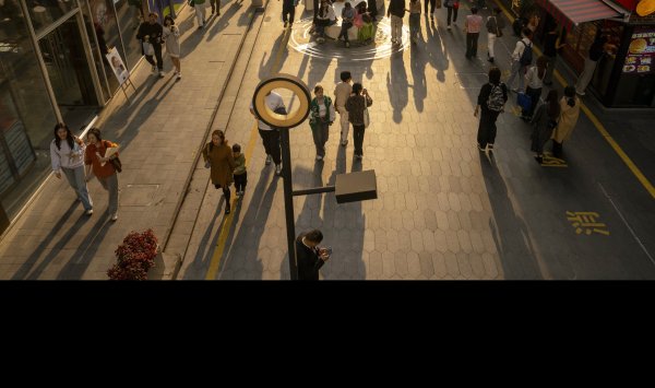 Активность в китайских услугах увеличилась после прекращения огня в торговой войне