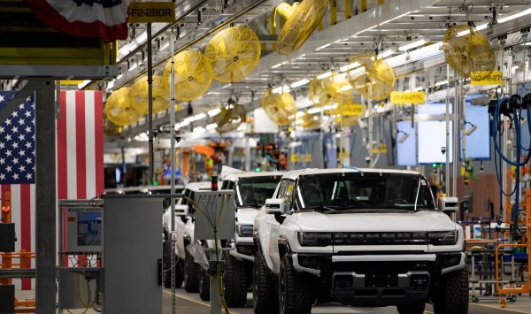 GM избегает обязанностей, перемещая производство из Мексики в Соединенные Штаты