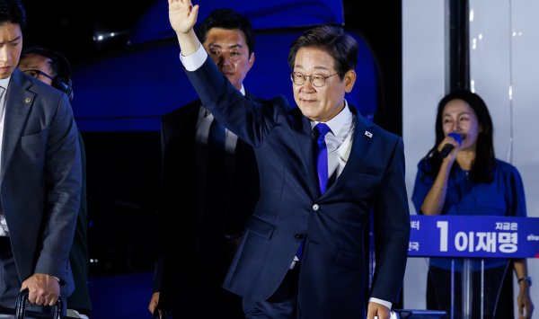 Южная Корея выбрала Left Lee в качестве президента, закончив шесть месяцев хаоса