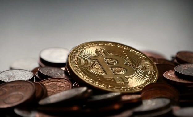 Биткойн рухнул ниже 100 000 долларов на фоне эскалации конфликта на Ближнем Востоке