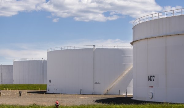 Нефть растет из -за признаков краткосрочного ужесточения