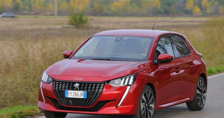 Peugeot 208 из старого — тратит немного, редко ломается