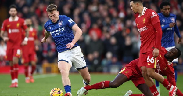 Челси встал с нападавшим, он сегодня сдает экзамены