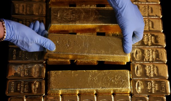 Золото растет из -за коммерческих землетрясений между США и Китаем