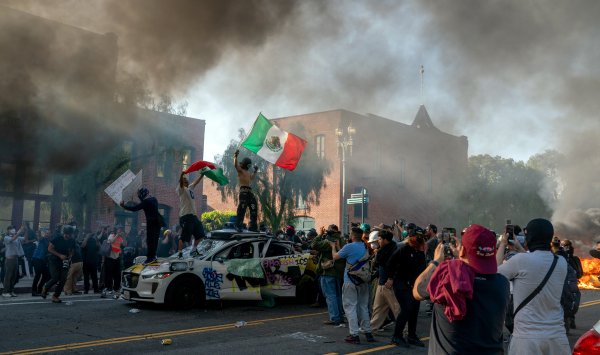 Было ли незаконно отправлять Национальную гвардию в Лос -Анджелес?