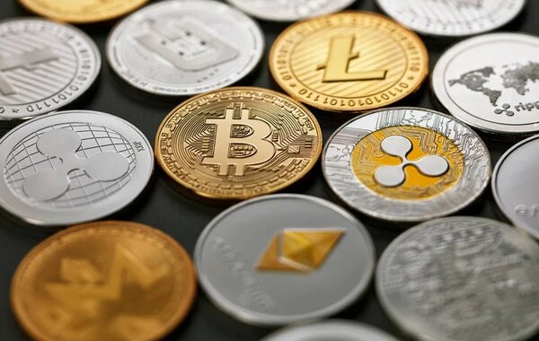 Курс биткойнов возобновился после падения