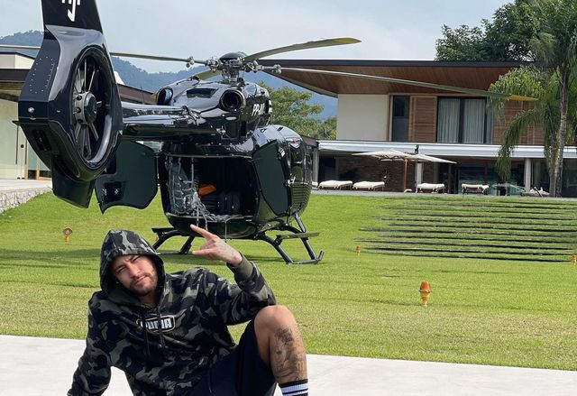 Neymars-Private-Collection-IncludeS-Pricey-Cars-Cars-Helicopters-1-Private-Jet-A-yacht_7