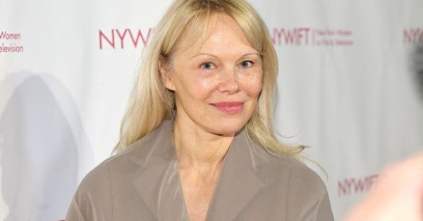 Памела Андерсон сказала, что на лице Лиама Нисона была «вечный друг»