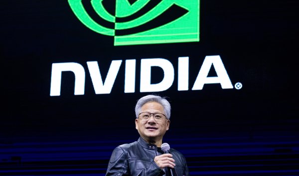 NVIDIA набрала новый этап, достигнув оценки в 4 триллиона долларов США.