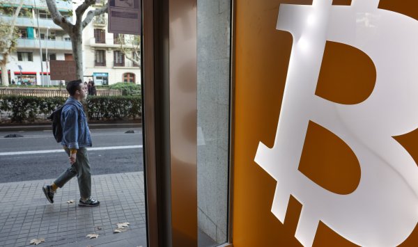 Перераспределение биткойнов: инвесторы продали 500 000 монет