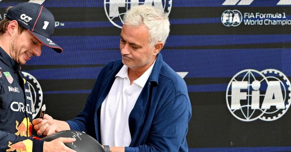 Моуринью с сенсационным решением для вашей карьеры!