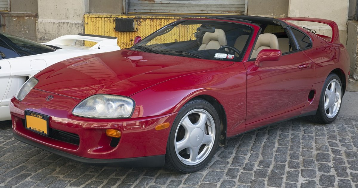 Почему заднее крыло Toyota Supra больше, чем просто спойлер