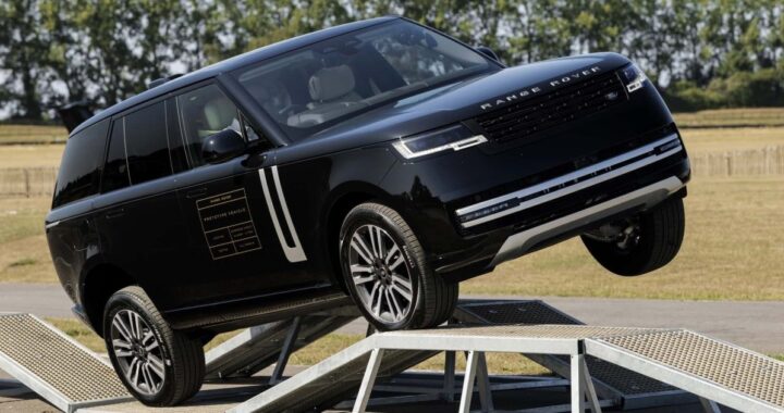 Дебютирует электрический Range Rover перед аудиторией