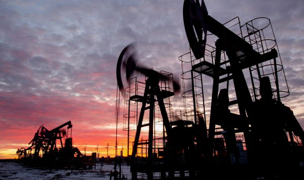 Россия не может поддерживать свои нефтяные мощности, полагает, что Мэй считает