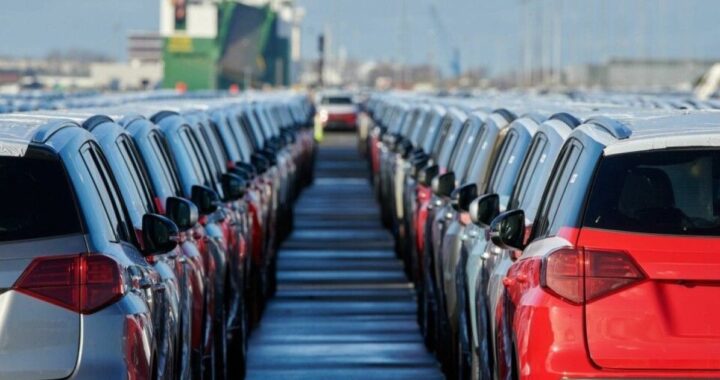 Порт Антверпена выглядит как огромная свалка автомобиля