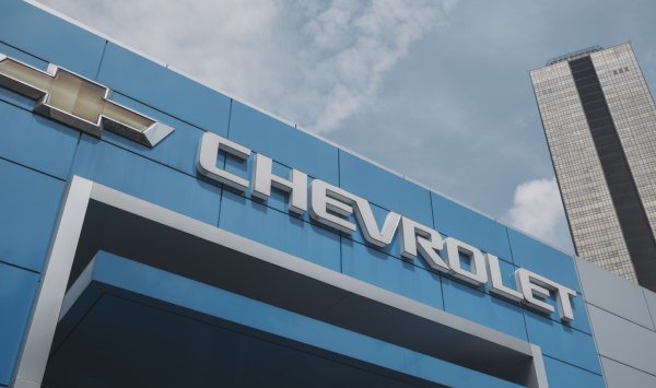 GM заманивает клиентов в Мексике дешевыми моделями Chevrolet из Китая