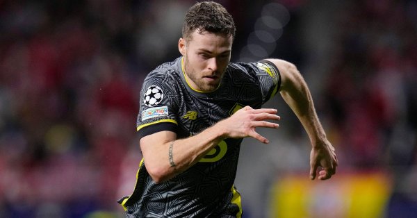 Лидс продолжил покупки и взял другого защитника