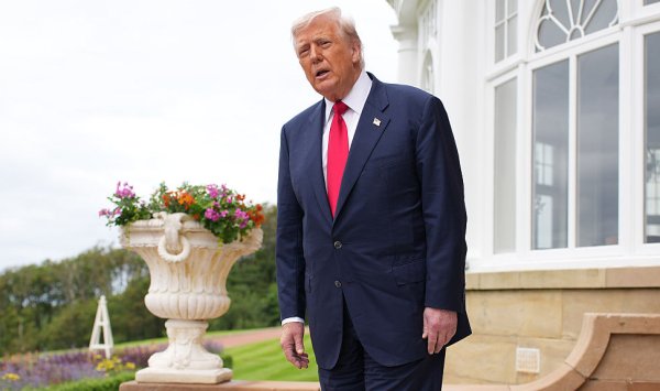 Трамп резко сократил 50-дневный период перемирия, который он дал Путину