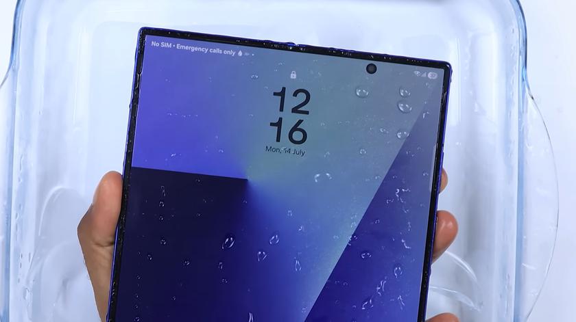 Galaxy Fold 7 включена после 12 часов на льду и продолжал погружение в реку (видео)