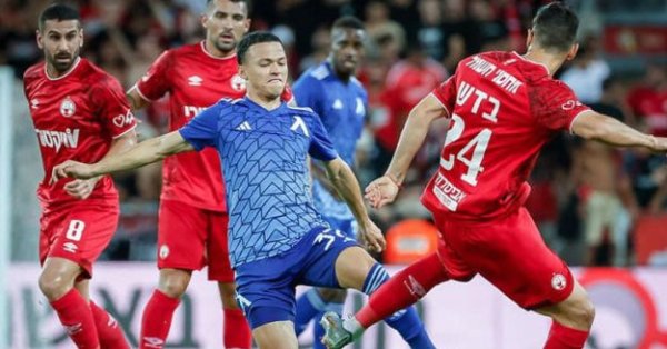 Противник Левски помахал игроку перед играми с «синим»