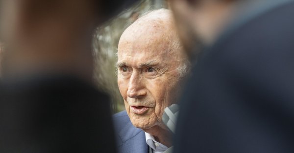 Блэттер плюет на ФИФА и Инфантино