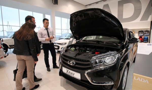 Рынок российского автомобиля сжимается под давлением процентов и сборов