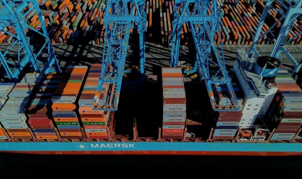Рекордные короткие должности против Maersk почти обанкротятся инвесторам