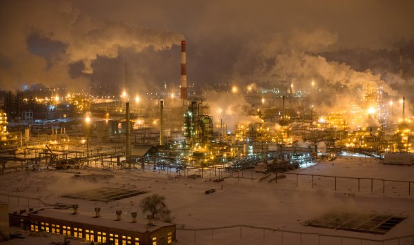 Украина объявила, что напала на два российских нефтяных нефтяных нефтеперерабатывающих завода с беспилотниками