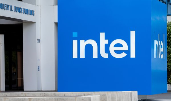 В неортодоксальной сделке США приобретают почти 10% акций Intel