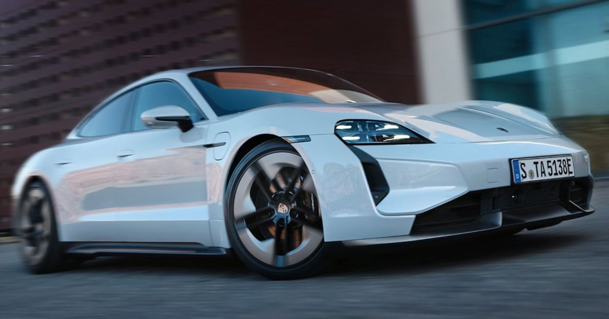 Роналду подарил Porsche Taycan своей невесте