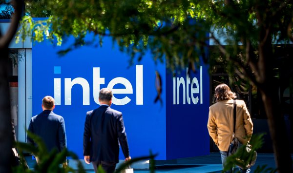 SoftBank инвестирует в Intel 2 миллиарда долларов, в то время как США рассматривают возможность приобретения 10% -ной акции