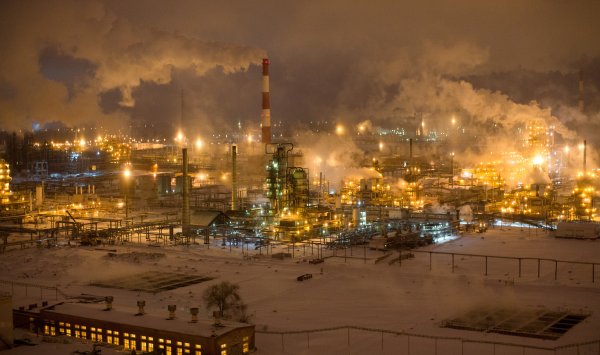 Украина поразила российские нефтеперерабатывающие заводы, а Россия поставила ракетные жилые здания