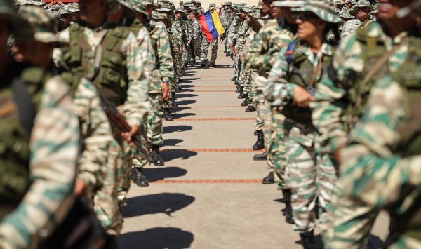 Венесуэла имеет 15 000 военнослужащих вдоль границы из -за американских кораблей в Карибском море