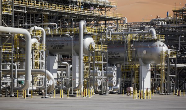 Слабые закупки саудовской нефти в Китае предполагают отвлечение потоков