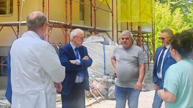 Министр Кирилов проверил прогресс в модернизации государственной психиатрической больницы в Карджали