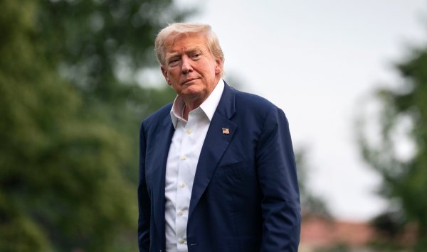 Когда потерпел неудачу на Аляске, Трамп снова может затопить Украину оружием