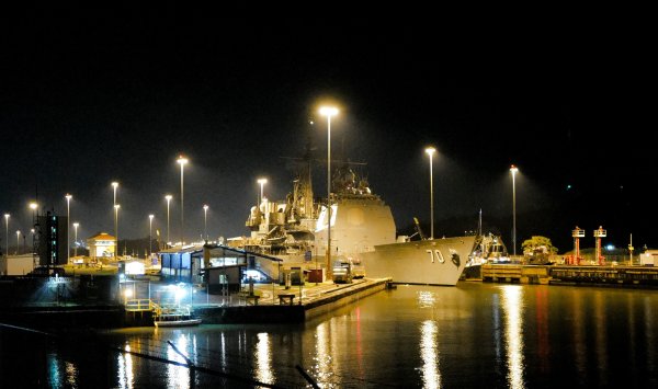 Трамп попадает в Мадуро на берегу Венесуэлы и поднимает вопросы о реальных целях